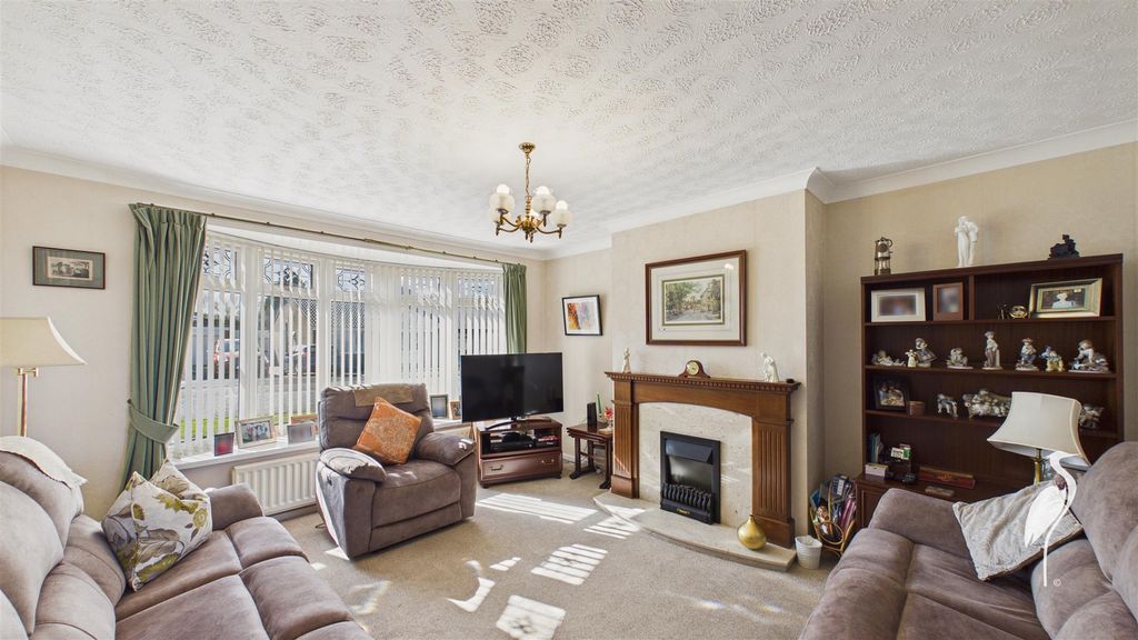 Property photo 2 of 29 Lounge