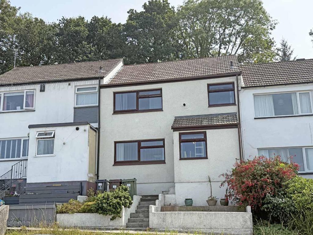 Property photo 1 of 17 Humber Close 33 - Front...Jpg