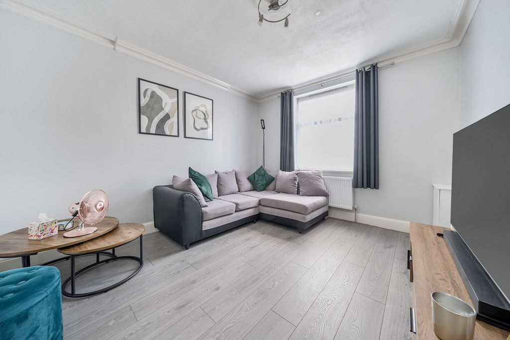 Property photo 3 of 17 1318823-8-6867E8B...