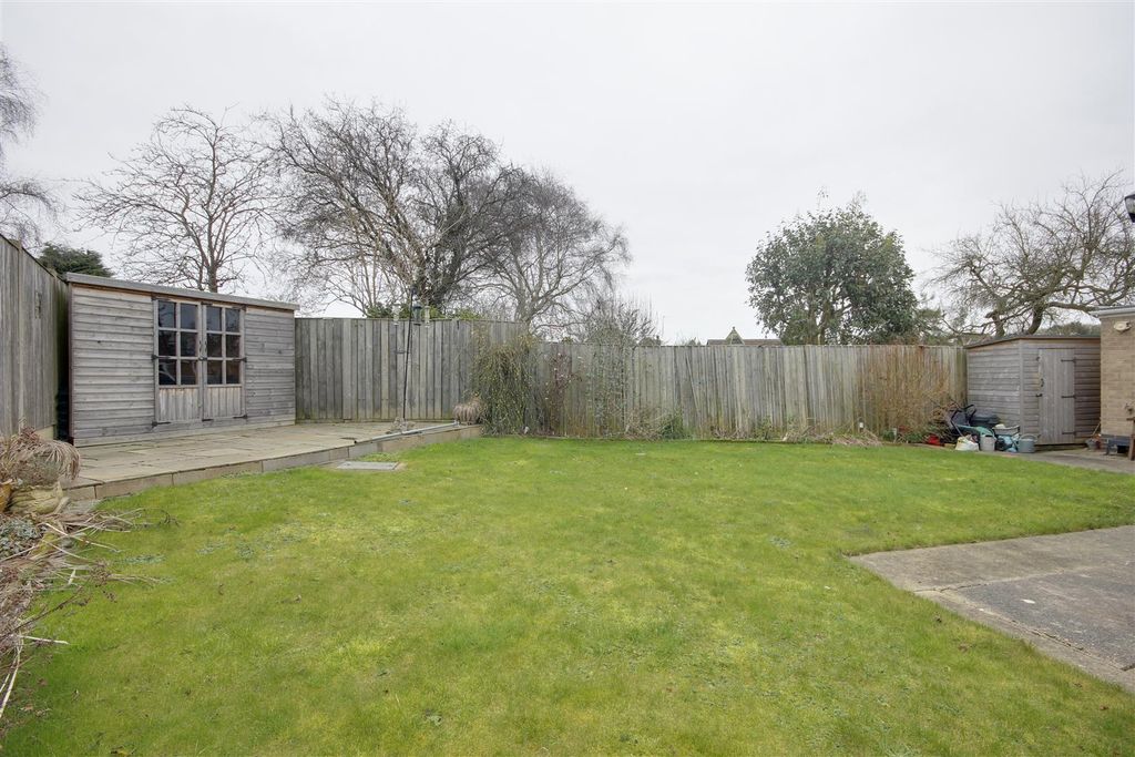 Property photo 3 of 11 Outside