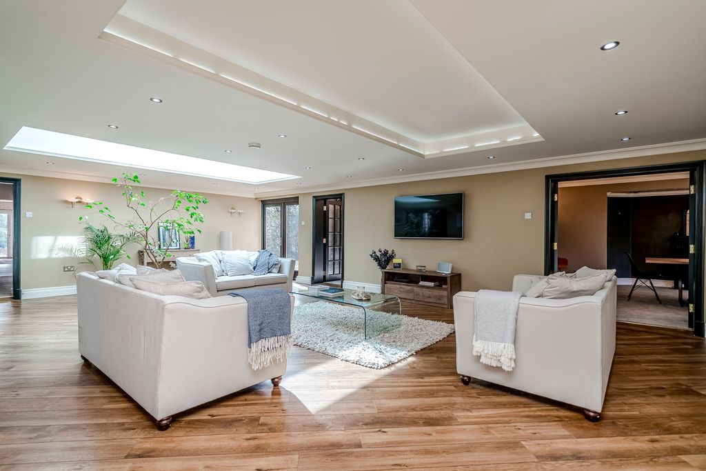 Property photo 2 of 73