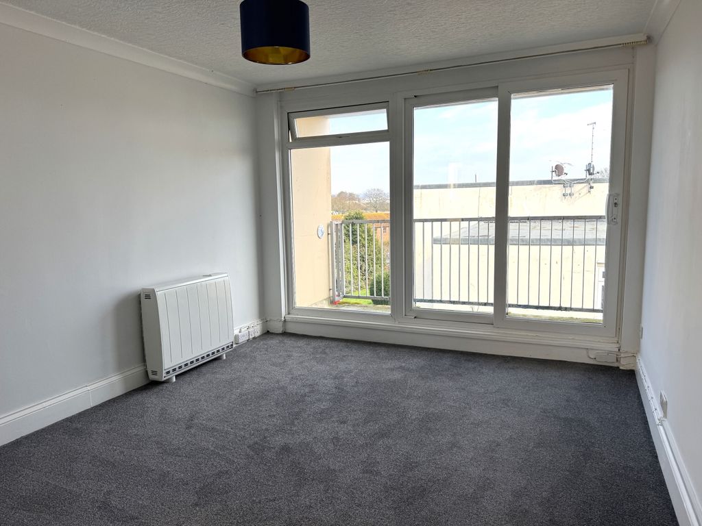 Property photo 3 of 9 42 Devondale Ct - Lounge