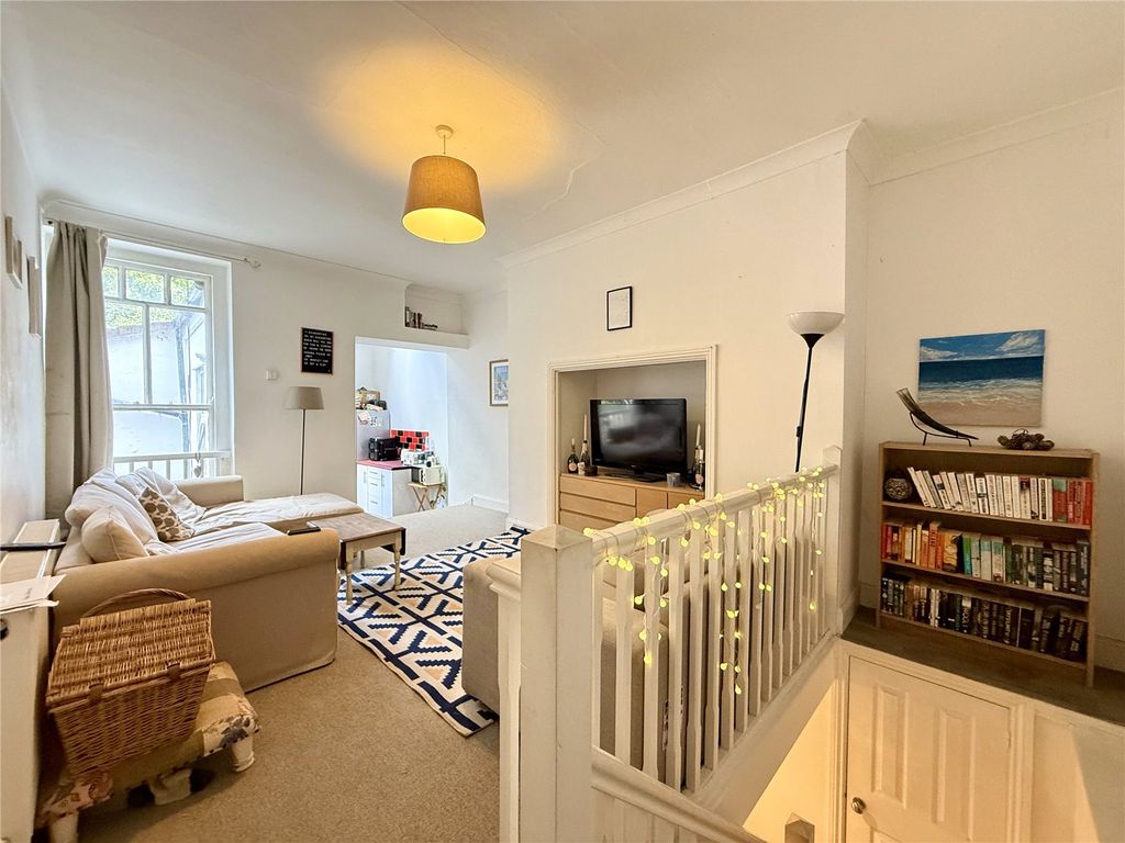 Property photo 2 of 20 Picture No. 24