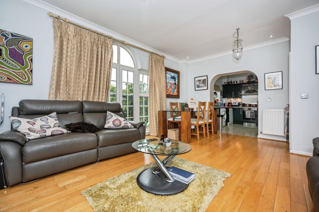 Additional image 6 of 3 bed flat for saleLiverymen Walk, Greenhithe DA9