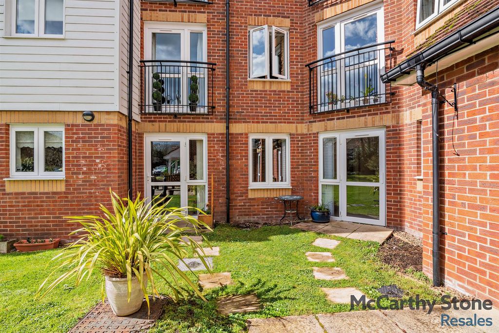 Property photo 2 of 28 8683104-Exterior04-800.Jpg