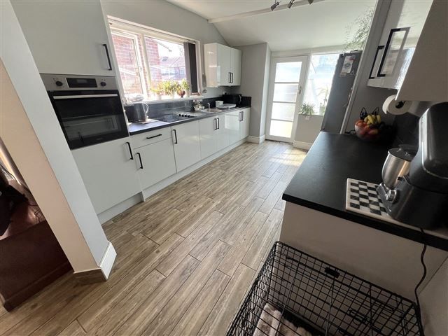 Property photo 3 of 21 Kitchen