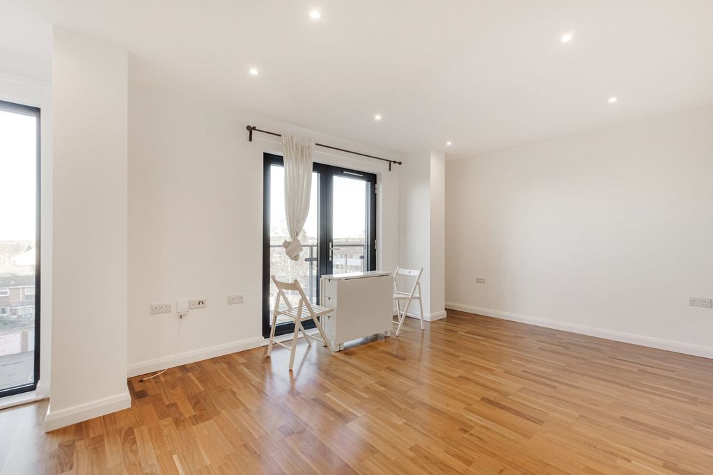 Property photo 3 of 8