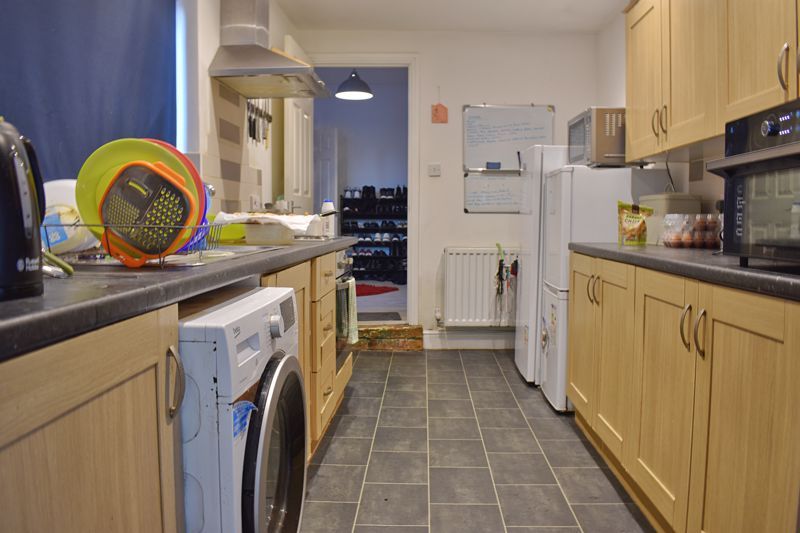 Property photo 3 of 5 Kitchen