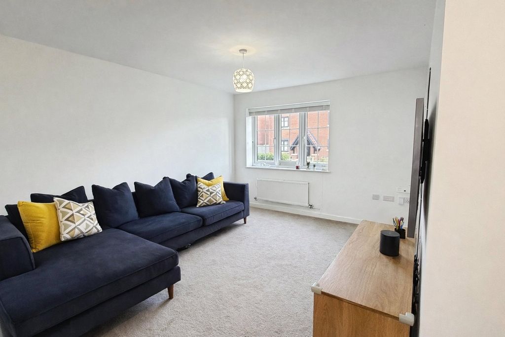 Property photo 2 of 15 Lounge