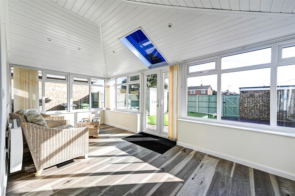 Property photo 3 of 15 Garden Room.Jpg