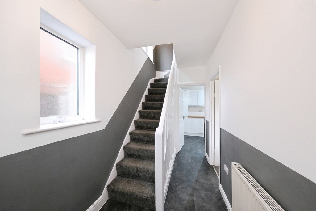 Property photo 3 of 16 Hallway