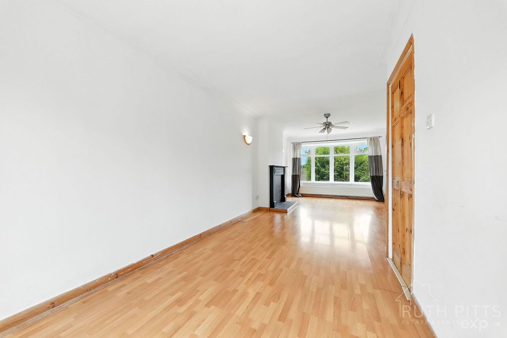 Property photo 2 of 28