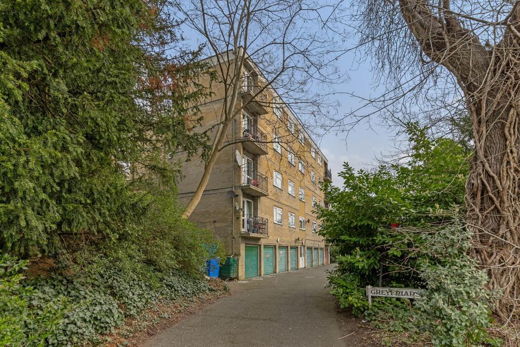 Property photo 2 of 12 13 Greyfrairs Road, Se26 - 12.Jpg