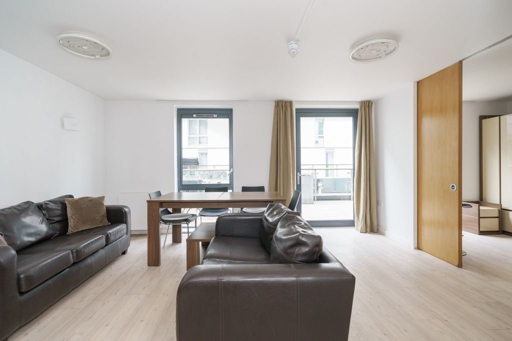 Property photo 1 of 22 2_6_Lakeside_Way_...