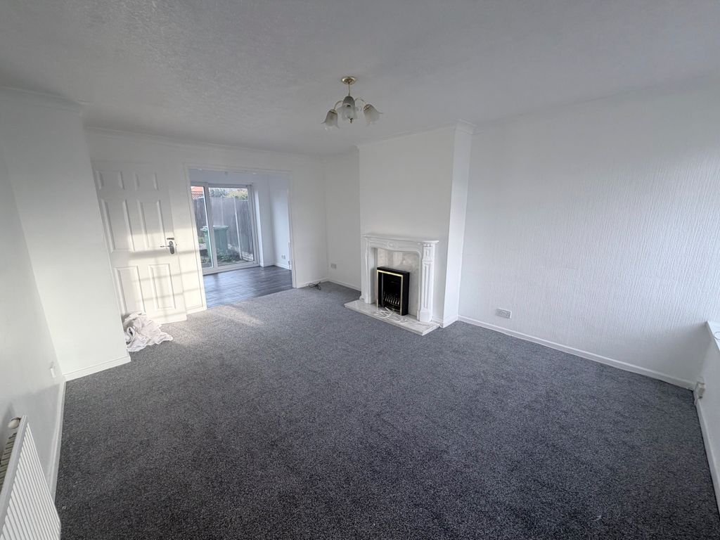 Property photo 2 of 10 Living Room