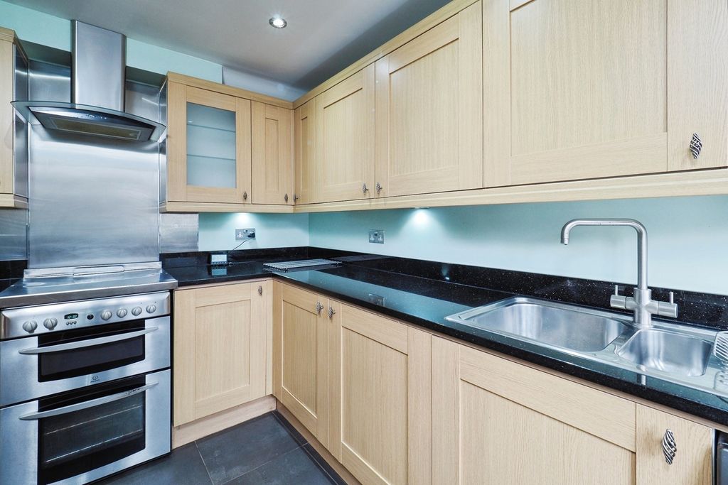 Property photo 2 of 17 Photo