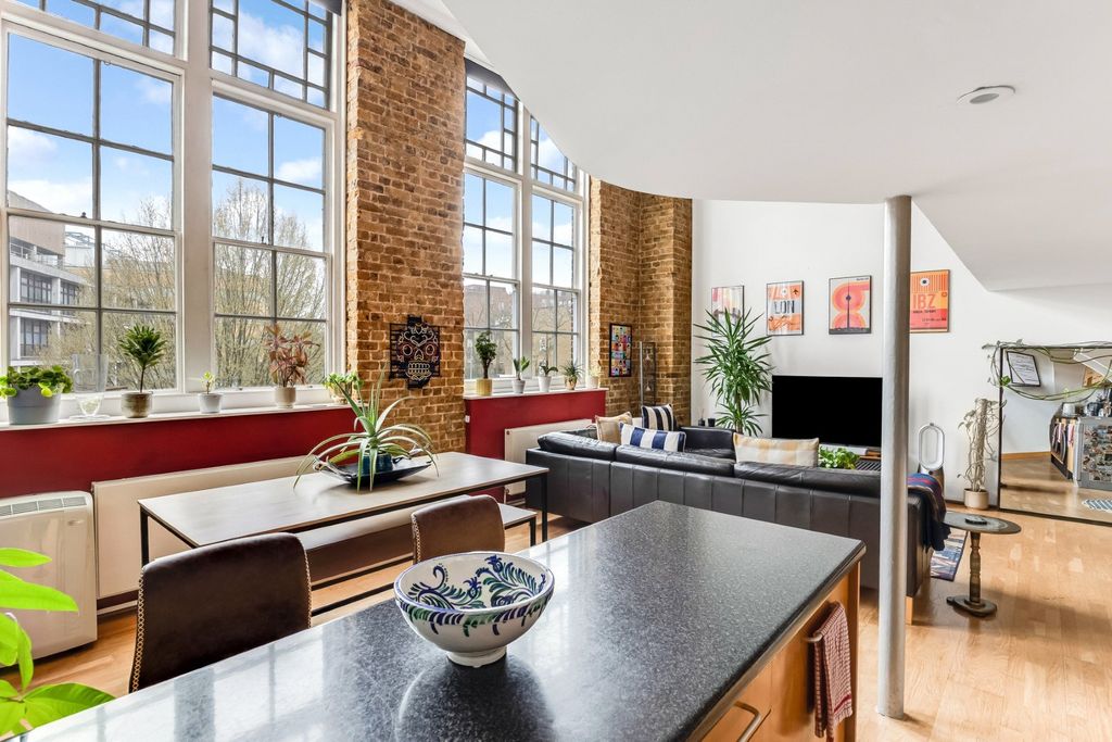 Property photo 2 of 12 Picture No. 10