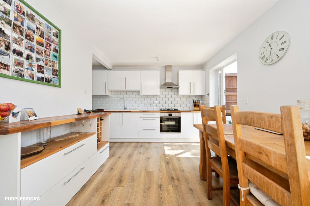Property photo 2 of 21
