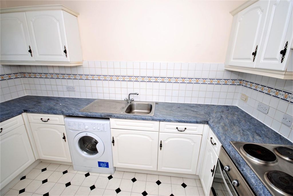 Property photo 3 of 6