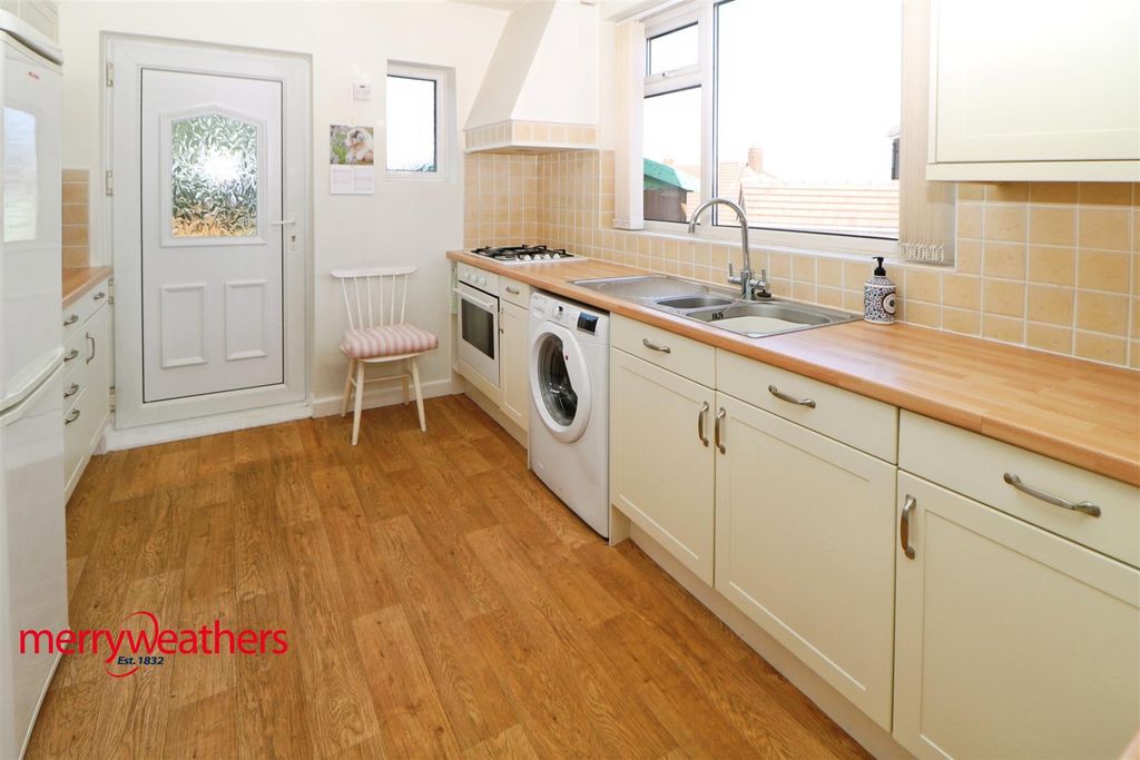 Property photo 2 of 12 Kitchen