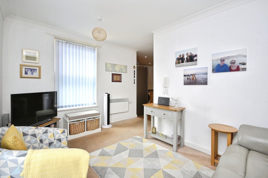 Property photo 3 of 14