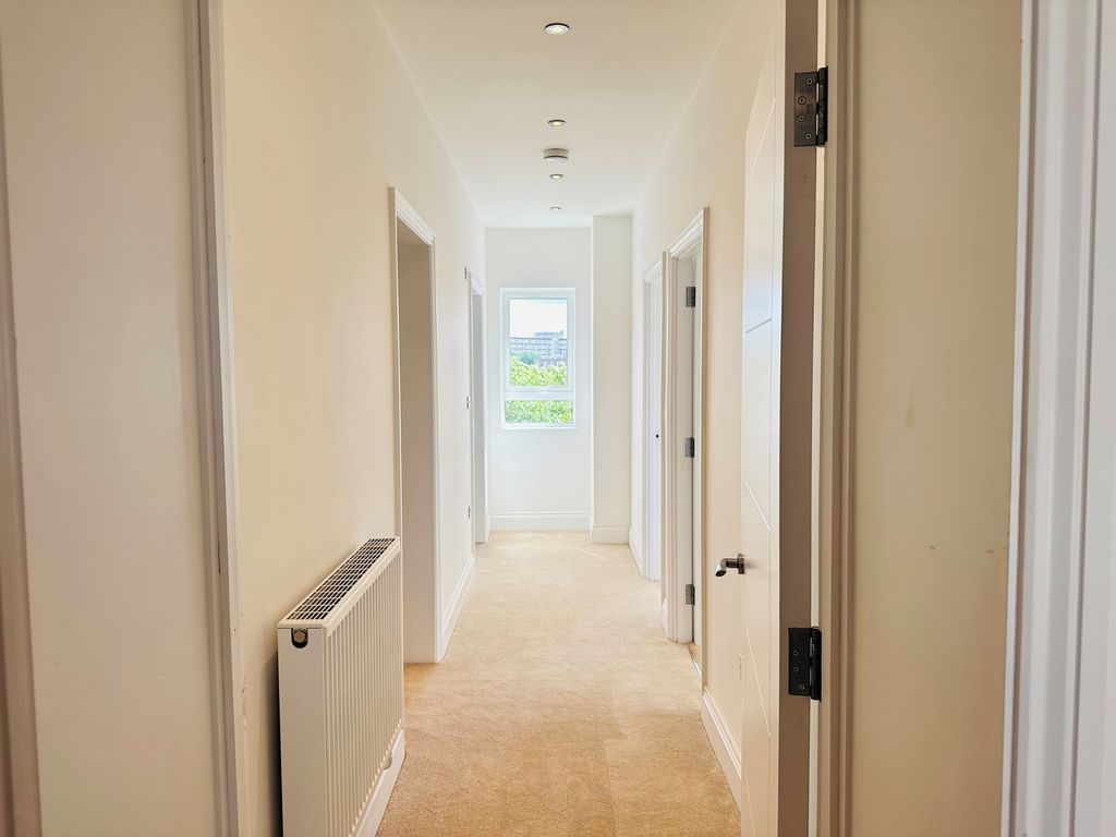 Property photo 3 of 7 Hallway