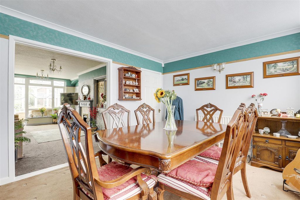 Property photo 3 of 17 9931.Jpg