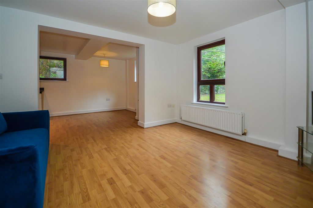 Property photo 1 of 10 Living Room