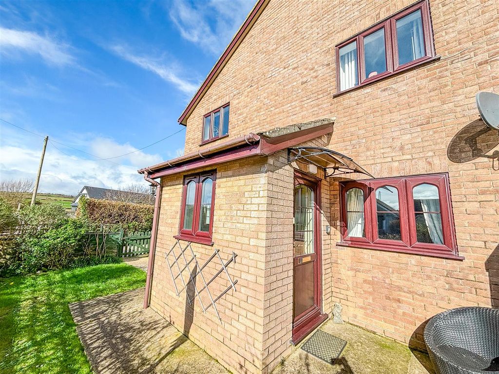 Property photo 1 of 7 Outside.Jpg