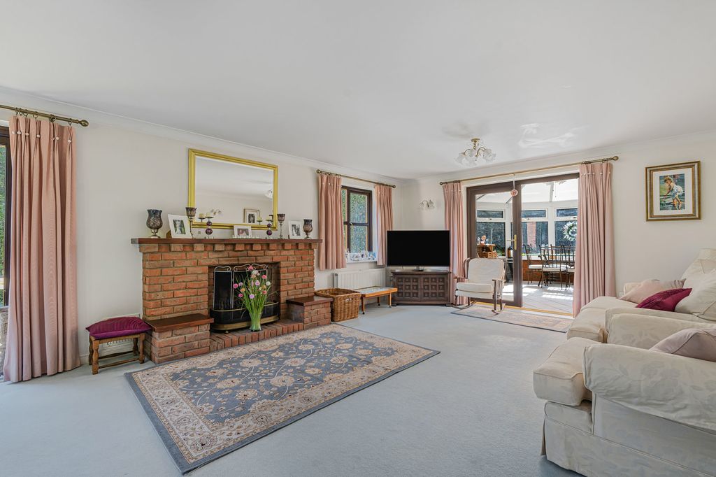 Property photo 3 of 25 Sitting Room