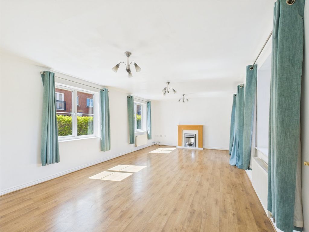 Property photo 3 of 25
