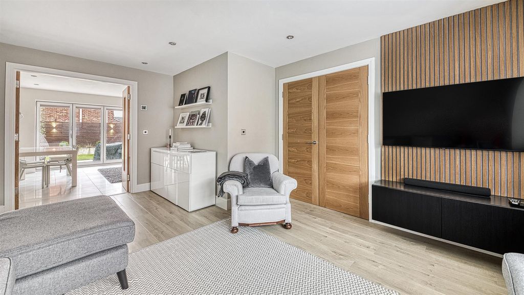 Property photo 3 of 34