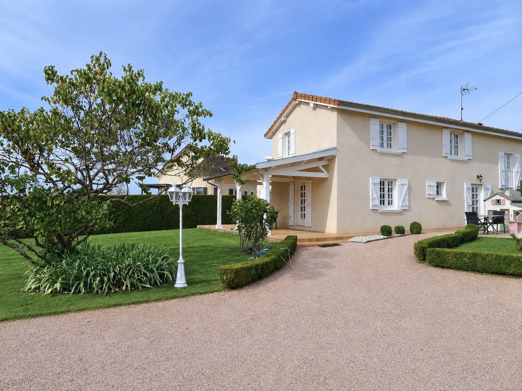 Property photo 1 of 37 A Home Combining Charm, Modern Comfort And An Enchanting Natural Setting