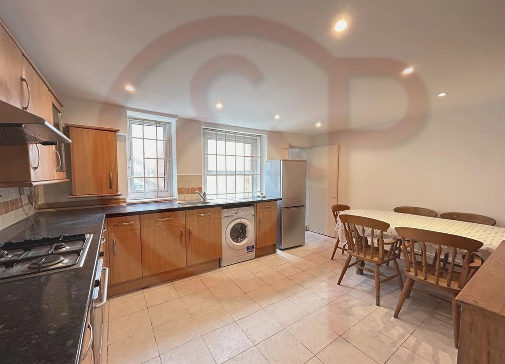 Property photo 3 of 14 Kitchen 1.Jpg