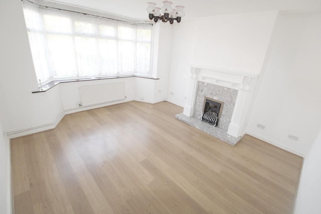 Property photo 2 of 13 Lounge.Jpg