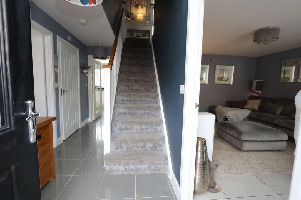 Property photo 3 of 25