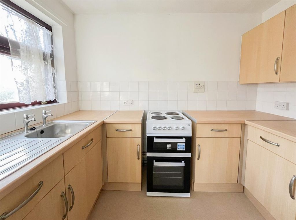 Property photo 2 of 14 Kitchen