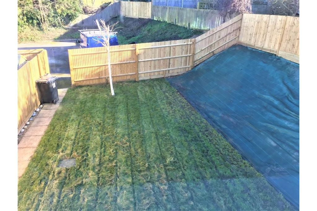 Property photo 2 of 8 Garden