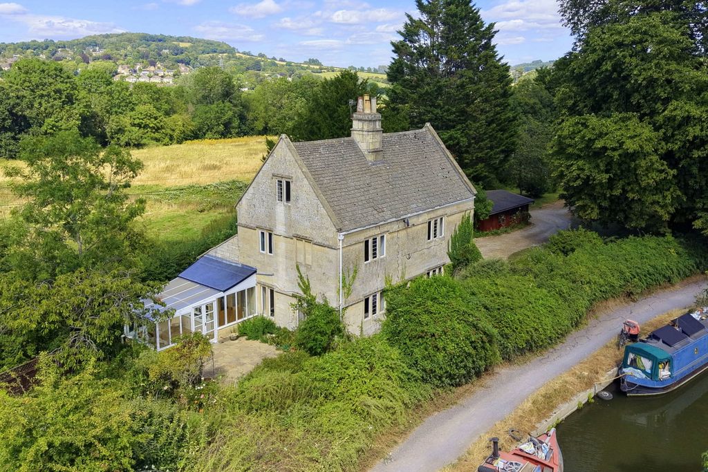 Property photo 1 of 28