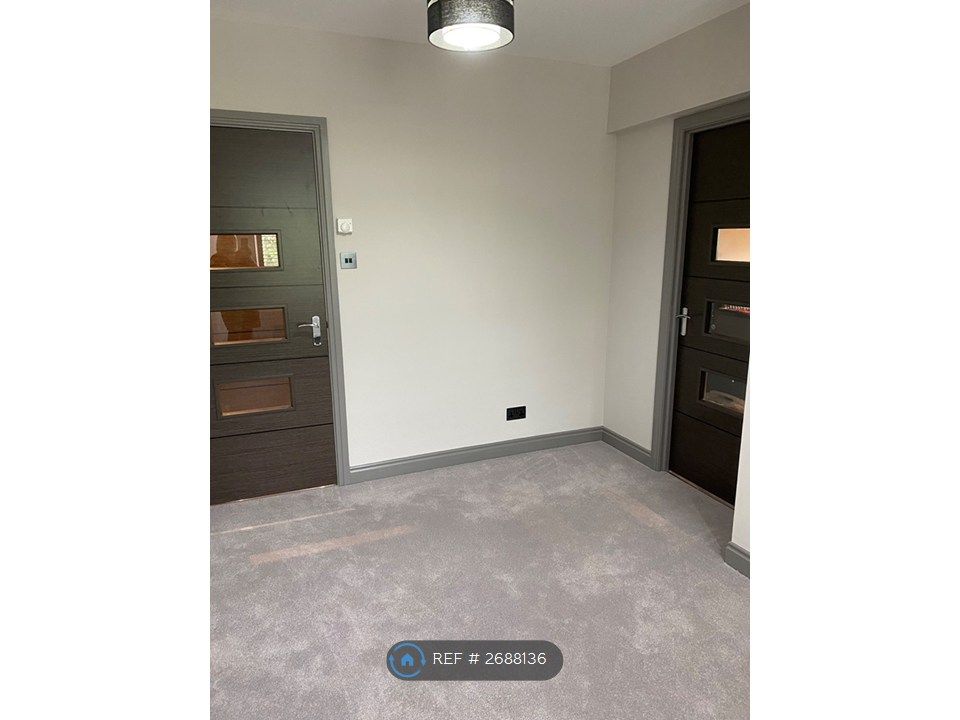 Property photo 3 of 12 Lounge