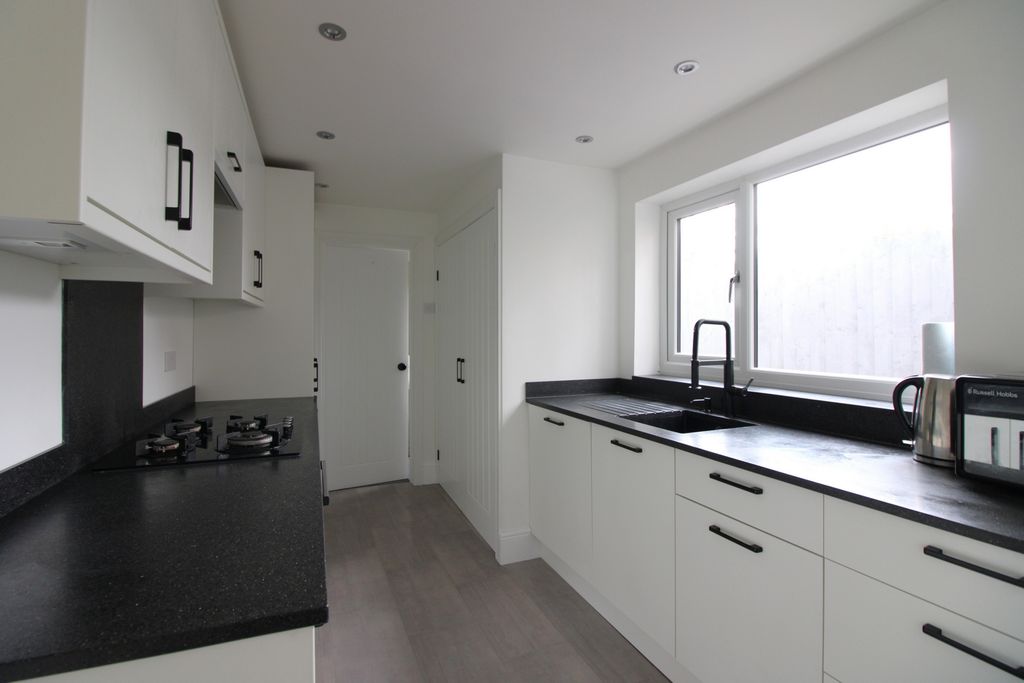 Property photo 1 of 13 Photo 3