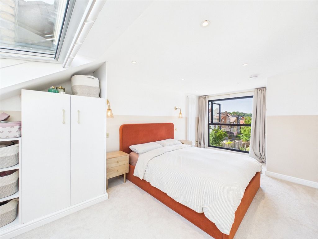Property photo 3 of 27 Picture No. 24