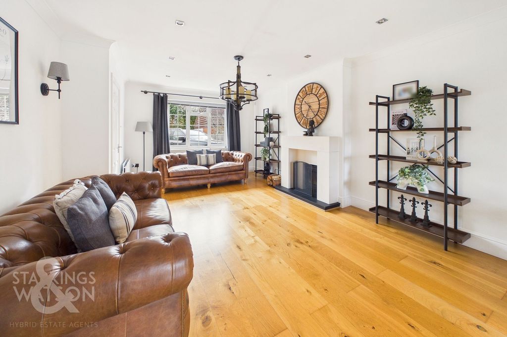 Property photo 2 of 32