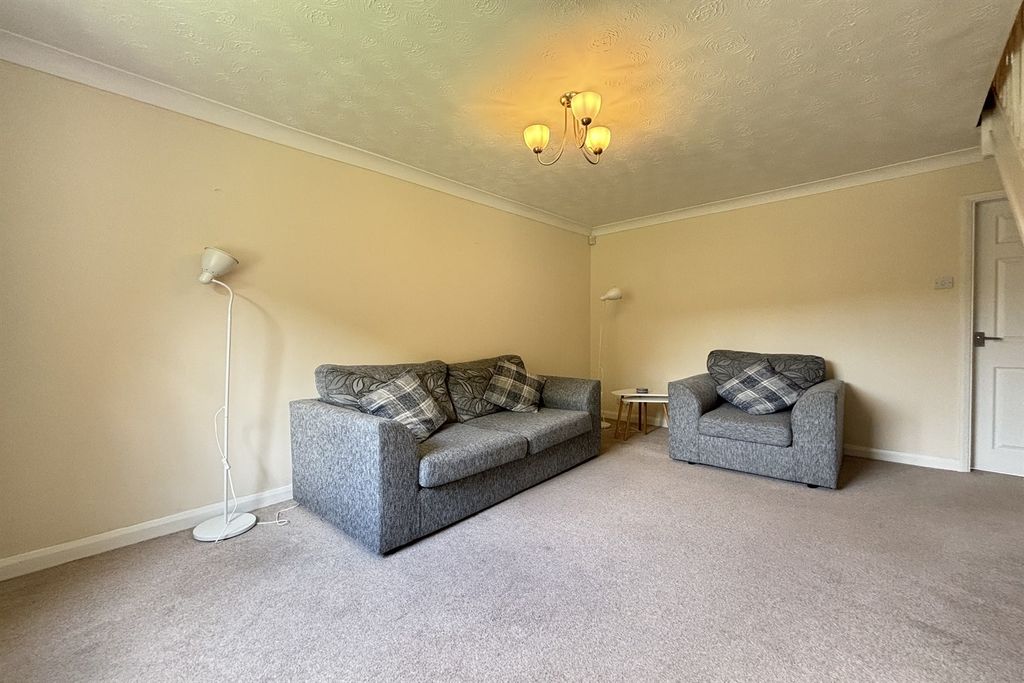 Property photo 3 of 13 Lounge