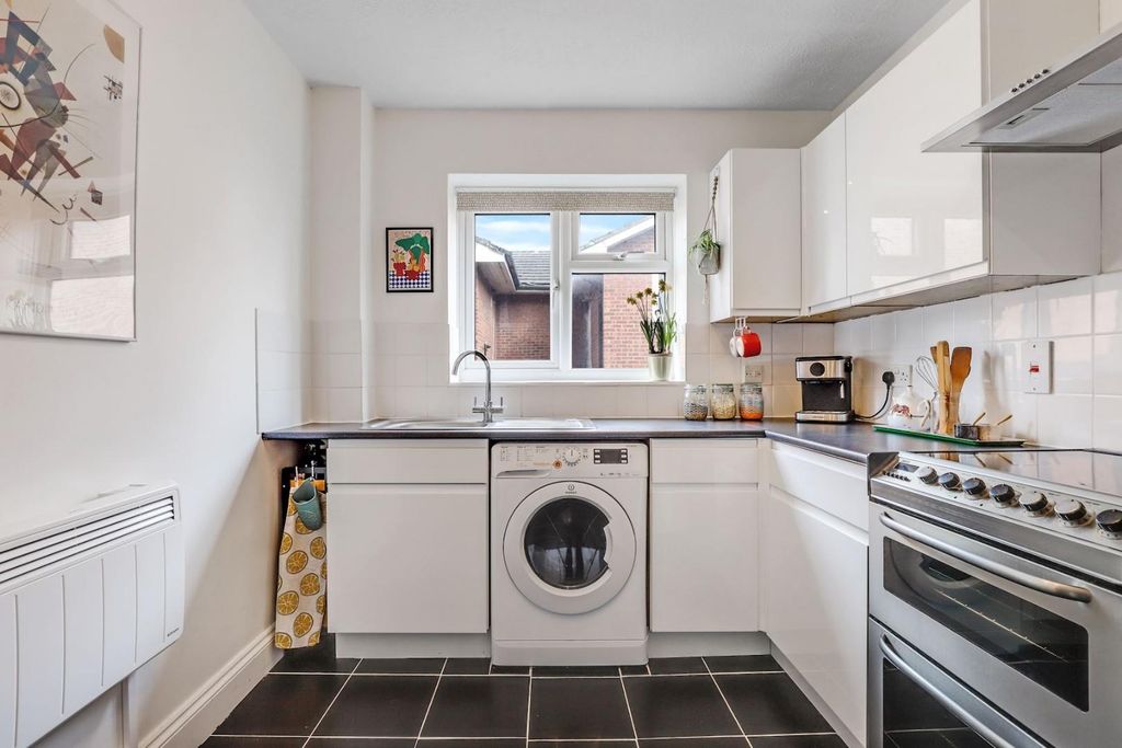 Property photo 3 of 14 01-567Djhpropworld - 10 Wakefield Court - 1-Medium