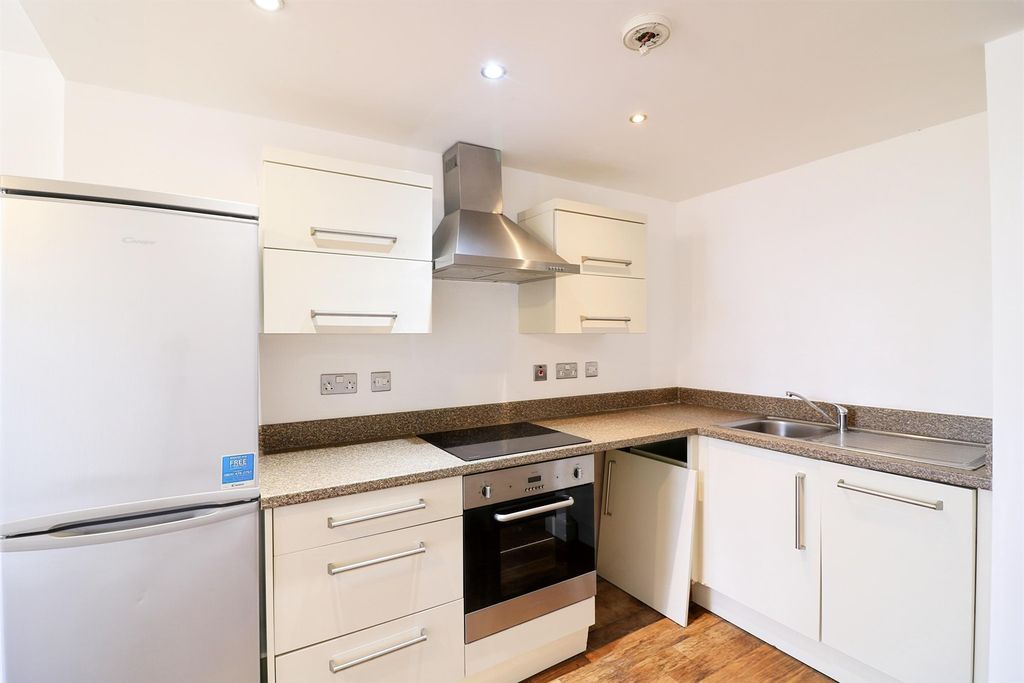 Property photo 2 of 9 Kitchen