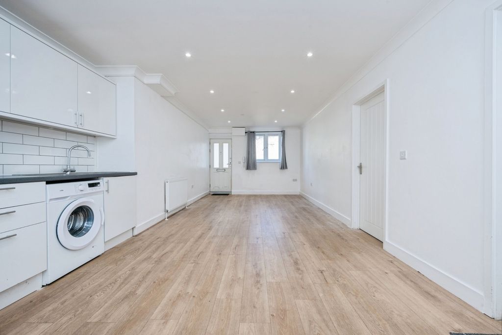 Property photo 2 of 11 Pbox-Img.Jpg