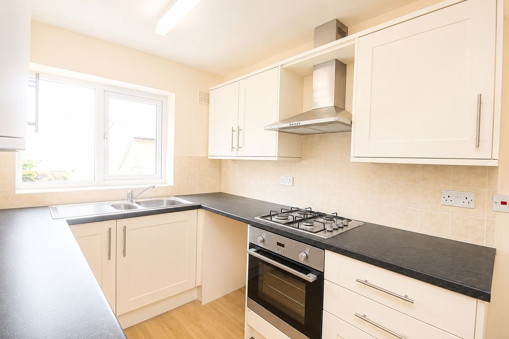 Property photo 3 of 7 Kitchen