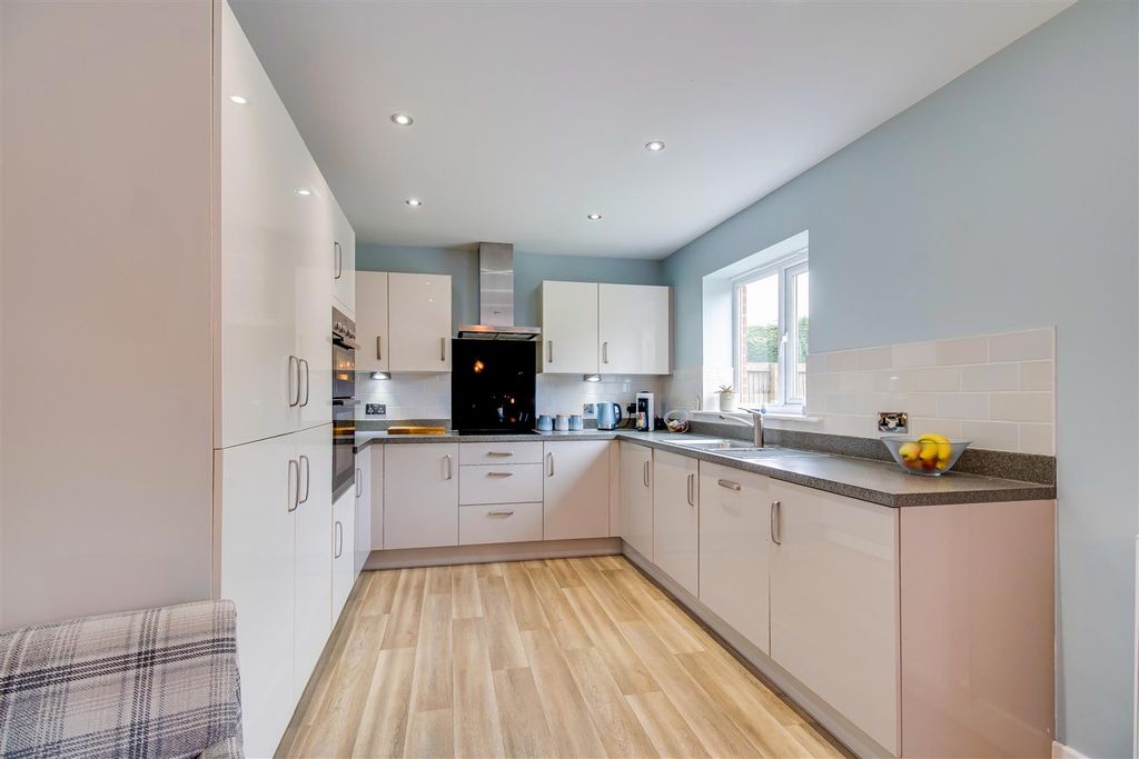 Property photo 3 of 17 Kitchen Dining Room