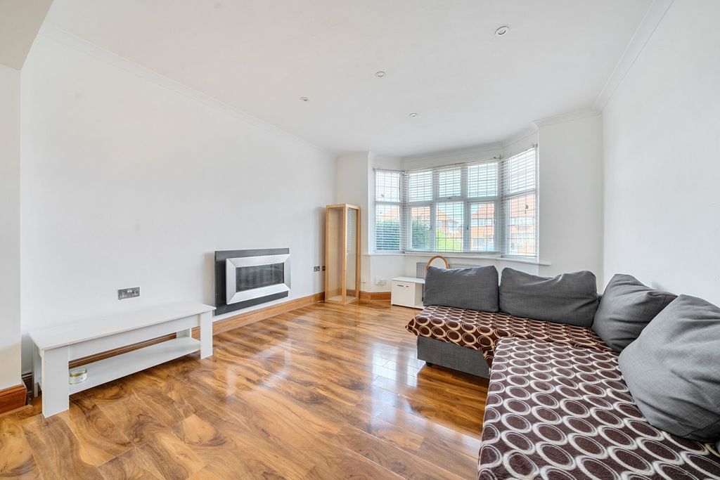 Property photo 2 of 33 1311537-24-684c28...
